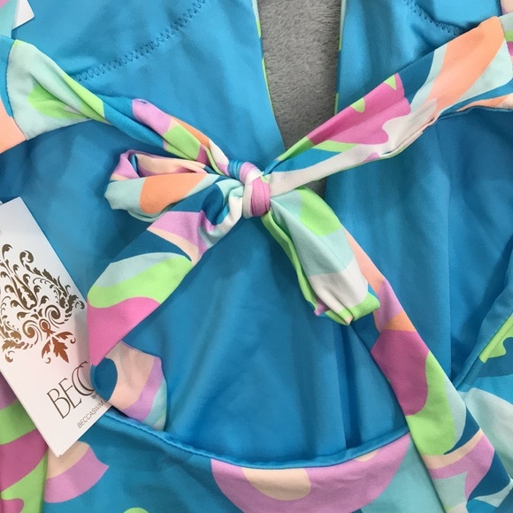 Becca Nostalgic Plunge One Piece Swim Suit Size Small New - Picture 8 of 9